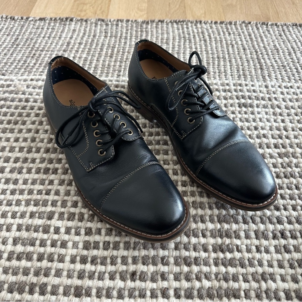 Black Leather Oxford Shoes Sleek Design